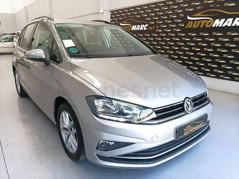 Usado VW Golf Sportsvan Sportline 150 CV (110 kW) 2018 Gris / plata Monovolumen