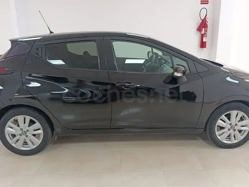 Usado Nissan Micra Acenta 100 CV (73 kW) 2020 Negro Utilitario