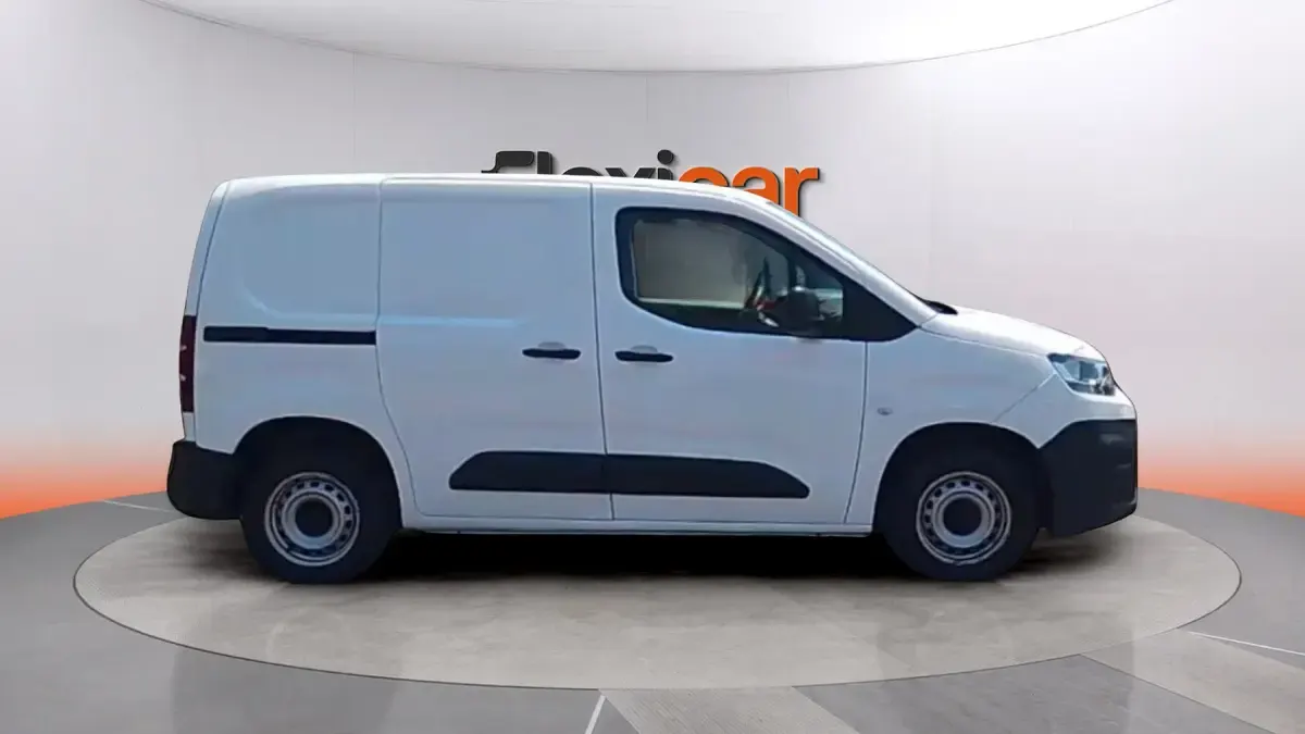 Usado Citroën Berlingo Feel 102 CV (75 kW) 2021 Blanco Monovolumen