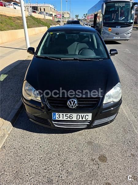 Usado VW Polo Advance 70 CV (51 kW) 2006 Negro Berlina