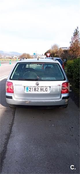 Usado VW Passat Trendline 130 CV (95 kW) 2001 Gris / plata Familiar