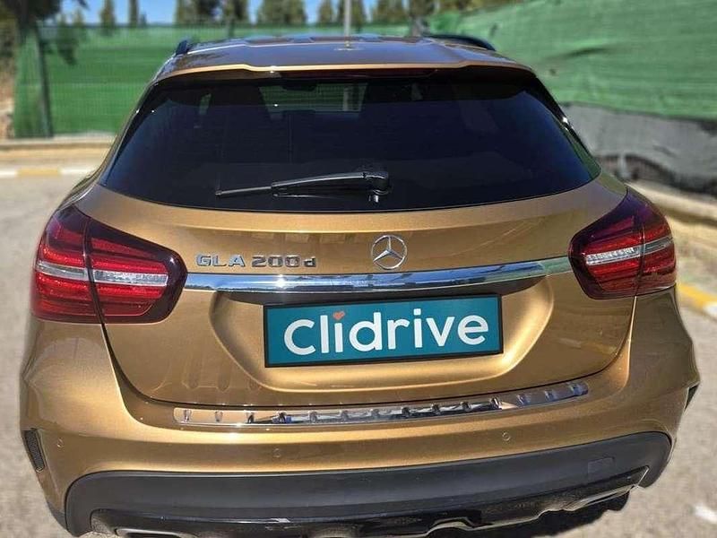 Usado Mercedes CLA200 136 CV (100 kW) 2017 Beige Coupe