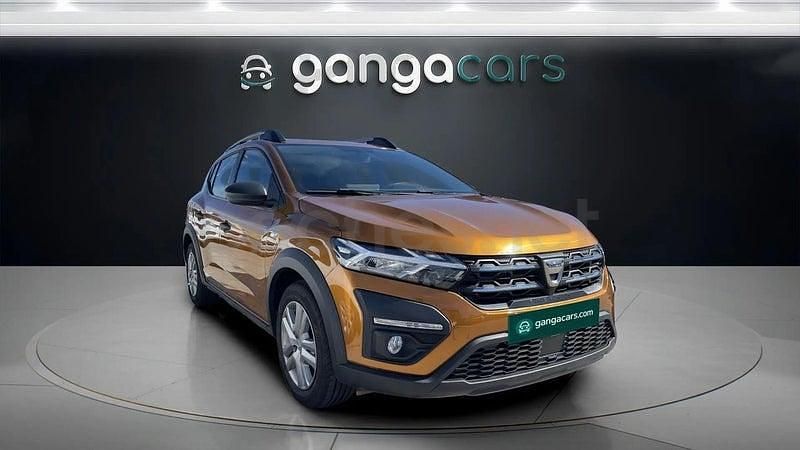 Usado Dacia Sandero Comfort 91 CV (66 kW) 2022 Naranja Berlina