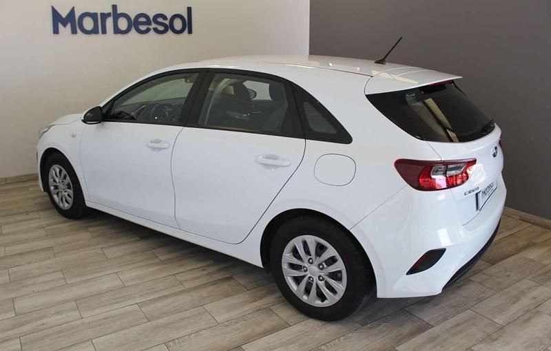 Usado Kia Ceed 120 CV (88 kW) 2020 Blanco Utilitario