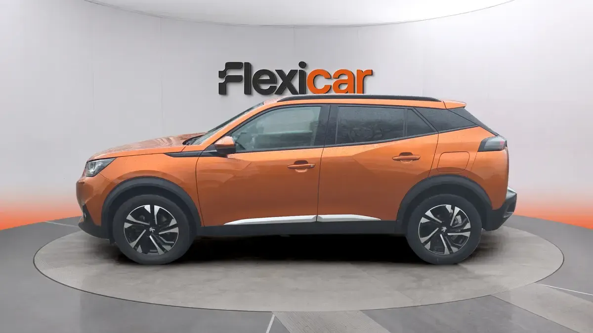 Usado Peugeot 2008 Allure 131 CV (96 kW) 2020 Naranja SUV