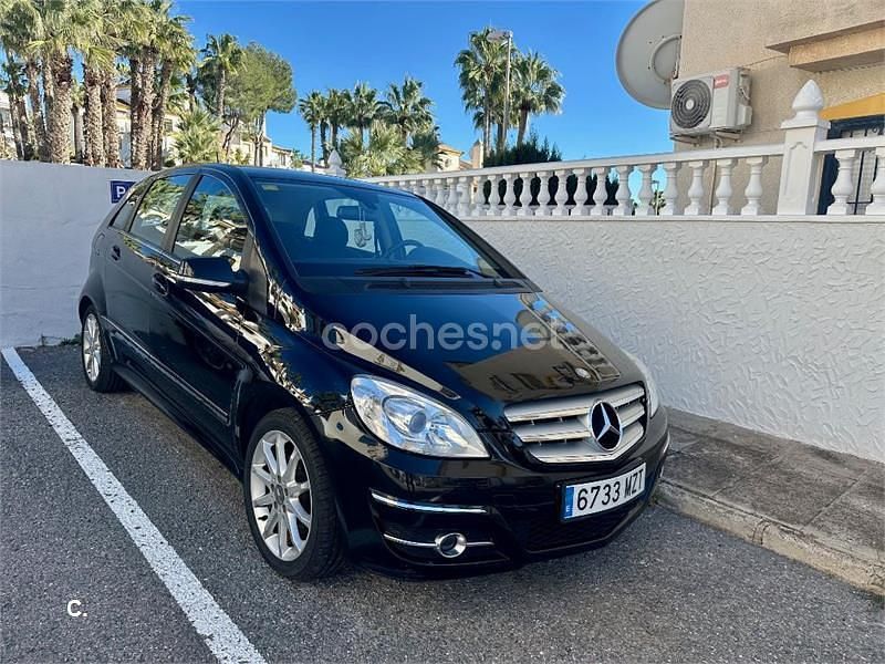 Usado Mercedes B180 116 CV (85 kW) 2011 Negro Monovolumen