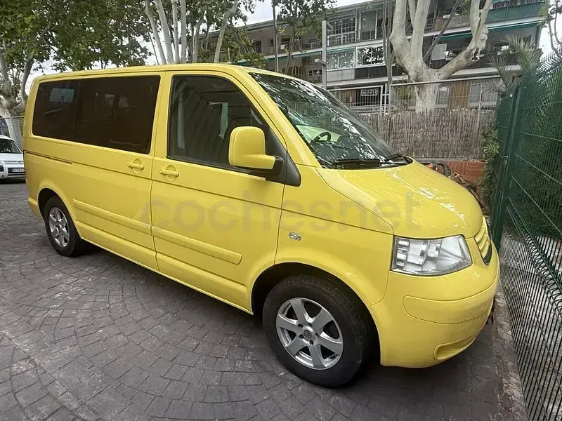 Usado VW Multivan 130 CV (95 kW) 2006 Amarillo Monovolumen