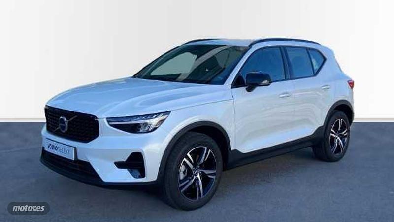 Blanco Nuevo 2025 Volvo XC40 Plus SUV | 39.900 € (Precio justo) - Imagen 1/3