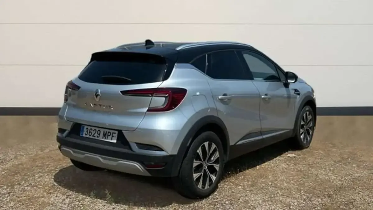 Usado Renault Captur Techno 90 CV (66 kW) 2024 Gris SUV