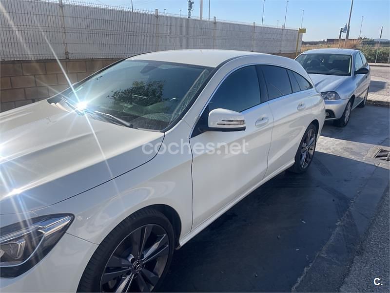 Usado Mercedes CLA200 Shooting Brake 136 CV (100 kW) 2018 Blanco Familiar