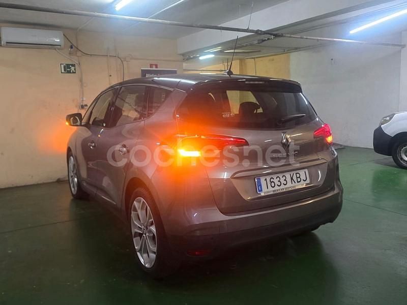 Usado Renault Scénic IV Intens 130 CV (95 kW) 2017 Gris / plata Monovolumen