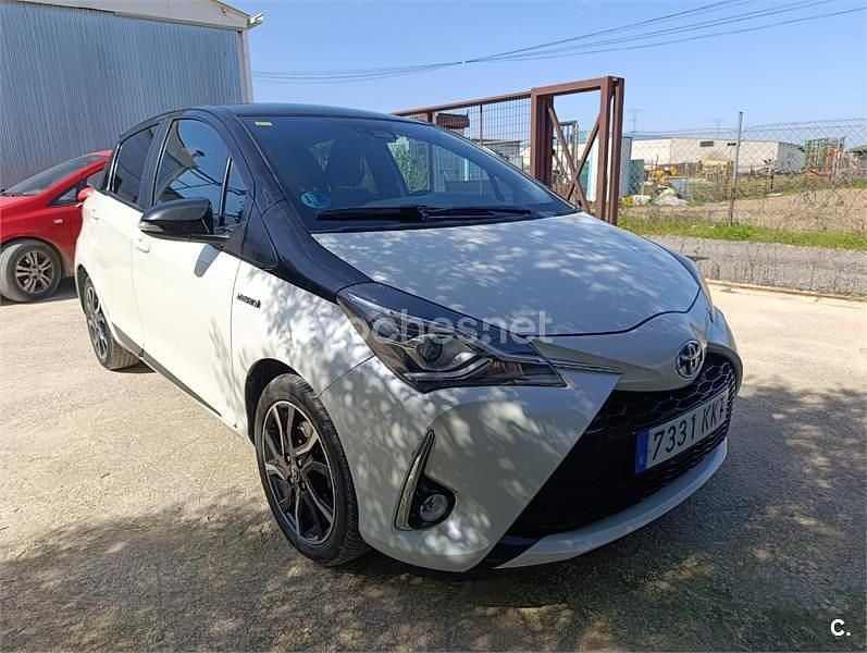 Usado Toyota Yaris Hybrid Advance 100 CV (73 kW) 2018 Blanco Berlina