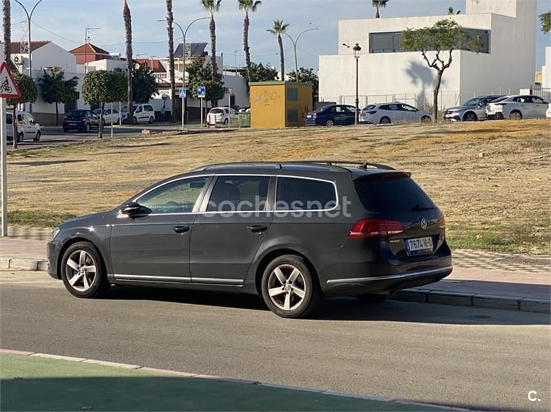 Usado VW Passat Advance 105 CV (77 kW) 2011 Gris / plata Familiar