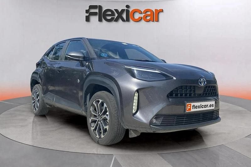 Gris Usado 2024 Toyota Yaris Hybrid Active | 22.190 € (Precio justo) - Imagen 1/4