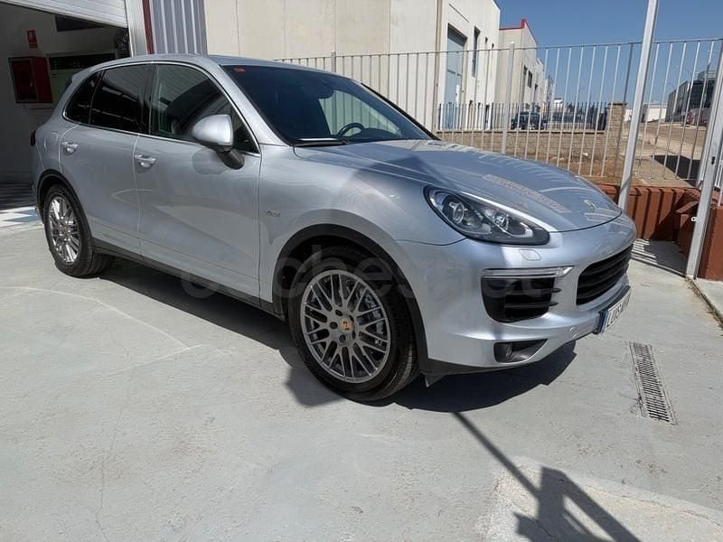 Usado Porsche Cayenne Platinum Edition 262 CV (192 kW) 2017 Gris / plata SUV