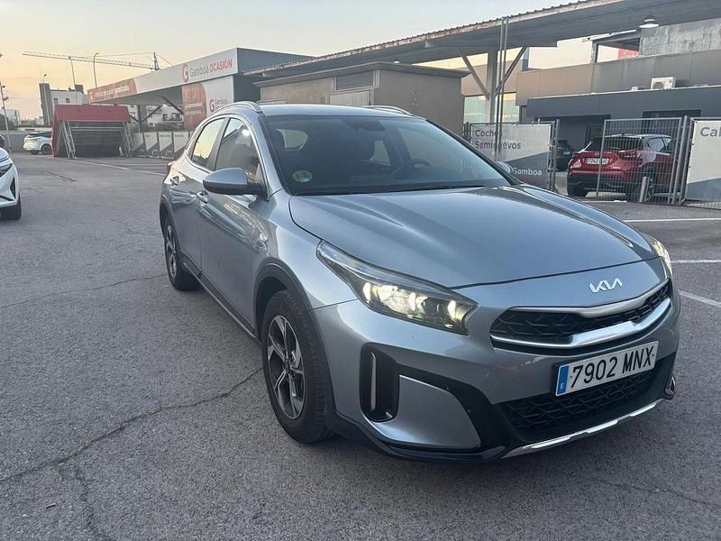 Usado Kia XCeed 120 CV (88 kW) 2024 Gris SUV