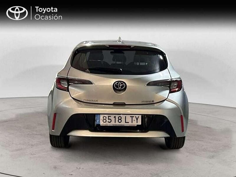 Usado Toyota Corolla Active 122 CV (89 kW) 2021 Plateado Berlina
