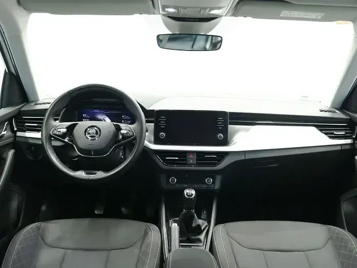 Usado Skoda Kamiq Ambition 95 CV (69 kW) 2021 Blanco SUV