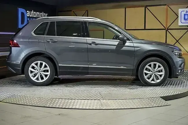Usado VW Tiguan Sportline 190 CV (139 kW) 2020 Gris SUV