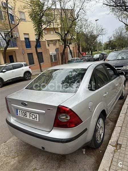 Usado Ford Focus Trend 115 CV (84 kW) 2007 Gris / plata Berlina
