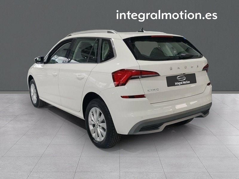 Usado Skoda Kamiq Ambition 110 CV (80 kW) 2021 Blanco SUV