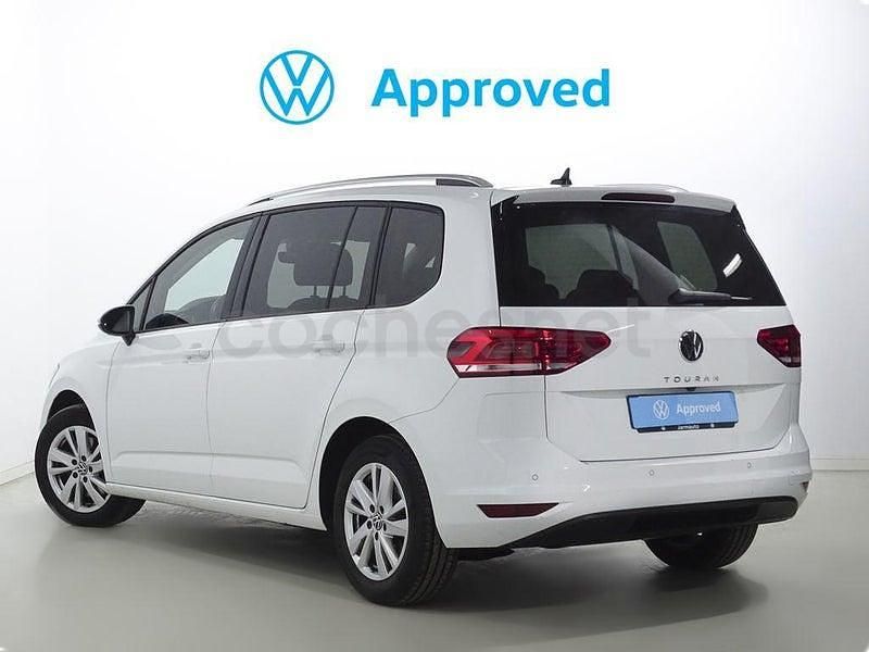 Usado VW Touran Advance 150 CV (110 kW) 2023 Blanco Monovolumen