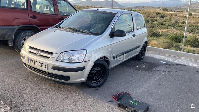 Usado Hyundai Getz 63 CV (46 kW) 2003 Gris / plata Utilitario