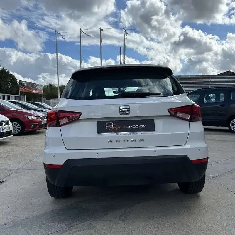 Usado Seat Arona Style 110 CV (80 kW) 2021 Blanco SUV