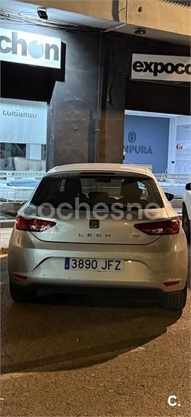 Usado Seat Leon Reference 105 CV (77 kW) 2015 Gris / plata Berlina