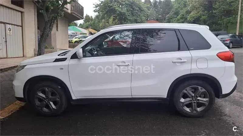 Usado Suzuki Vitara GLX 120 CV (88 kW) 2016 Blanco SUV