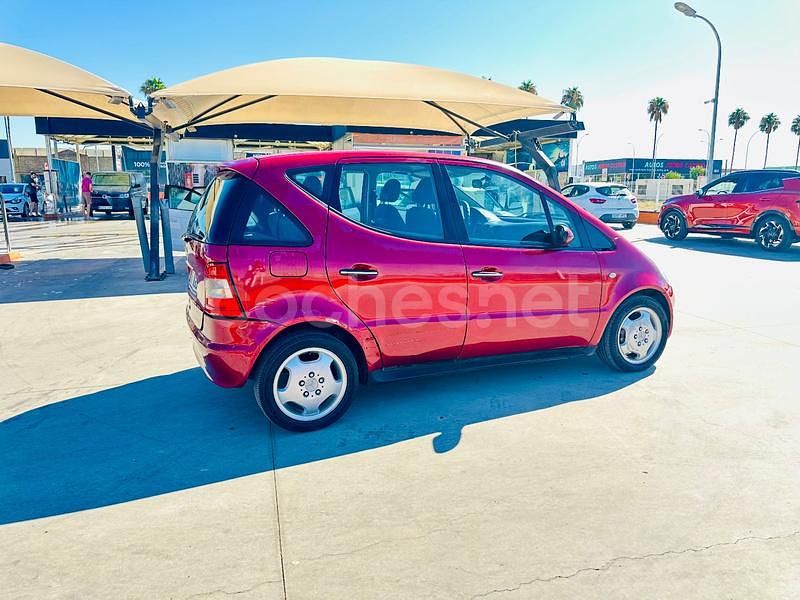 Usado Mercedes A160 Avantgarde 102 CV (75 kW) 2002 Granate Monovolumen