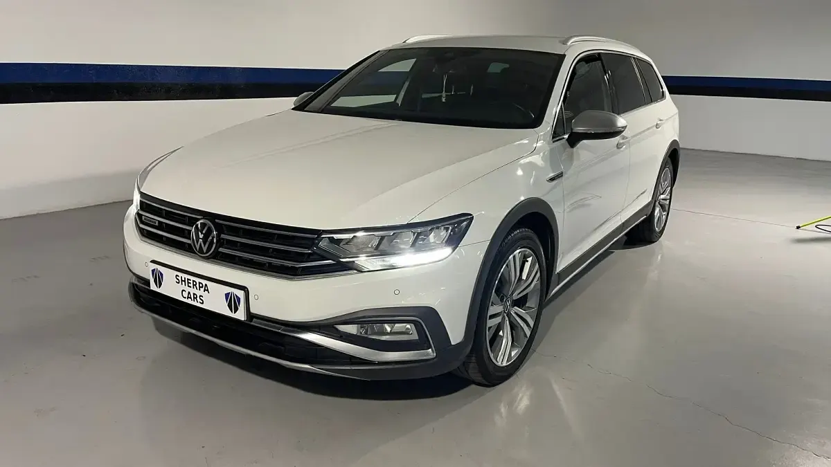 Usado VW Passat Alltrack 200 CV (147 kW) 2021 Blanco Familiar