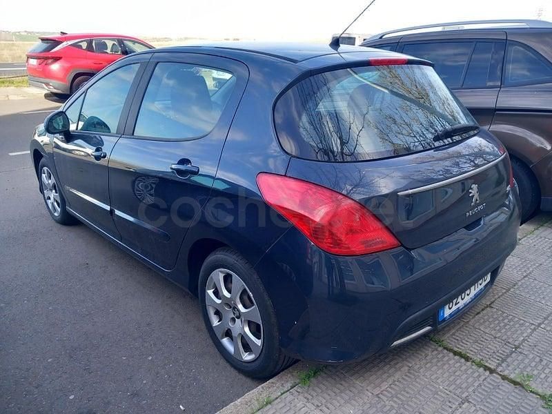Usado Peugeot 308 Access 92 CV (67 kW) 2012 Negro Berlina