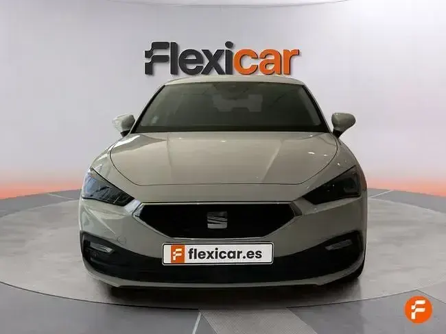 Usado Seat Leon FR 116 CV (85 kW) 2025 Blanco
