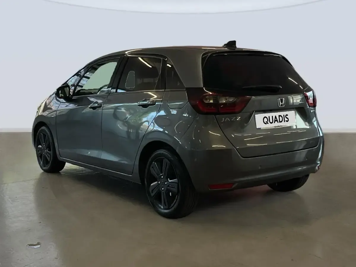Usado Honda Jazz Executive 109 CV (80 kW) 2023 Gris Utilitario