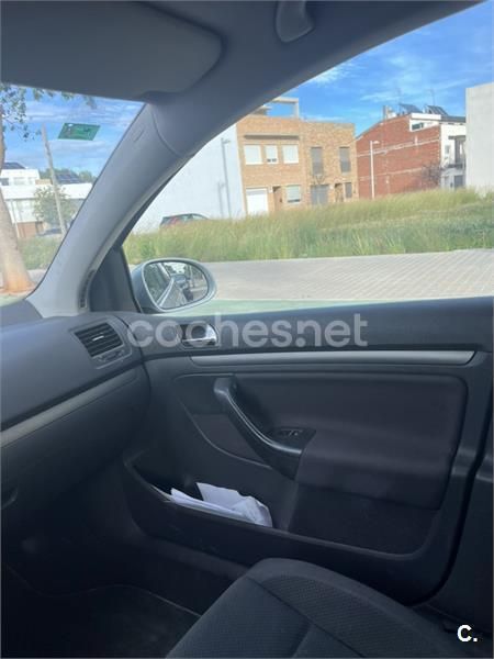 Gris / plata Usado 2005 VW Golf IV Familiar | 5500 € (Un poco caro) - Imagen 1/4