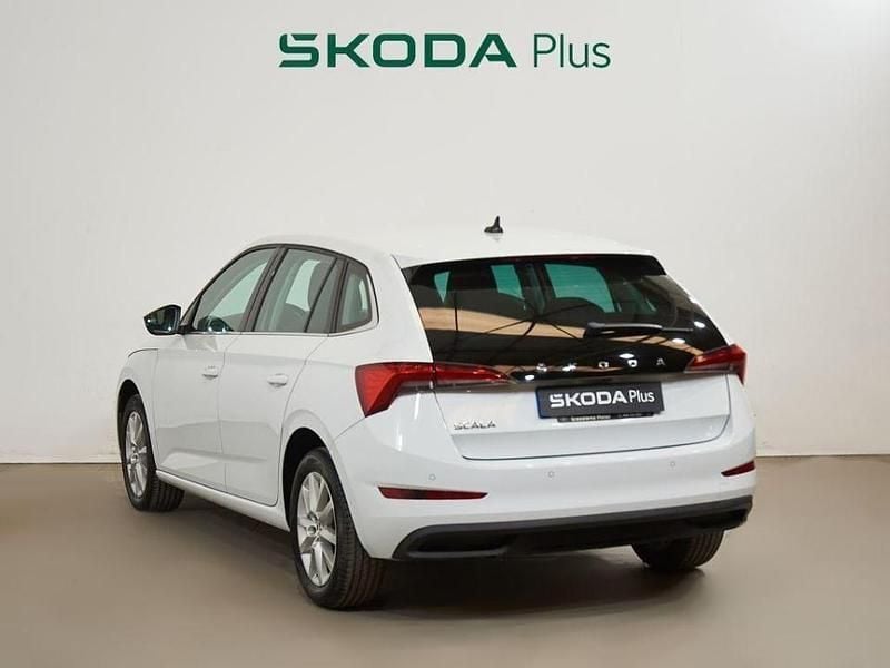 Usado Skoda Scala Ambition 95 CV (69 kW) 2021 Blanco Utilitario