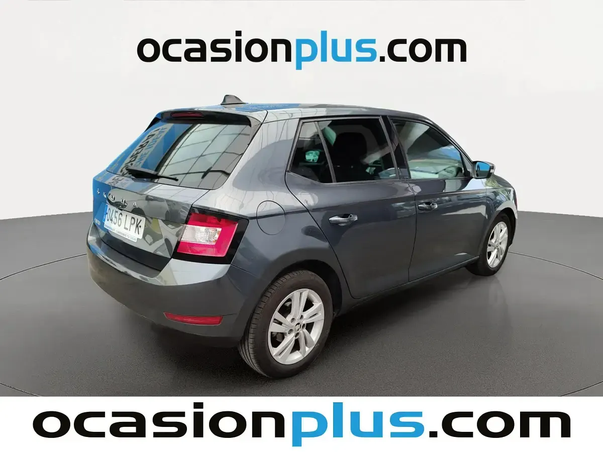 Usado Skoda Fabia Ambition 95 CV (69 kW) 2021 Gris Utilitario