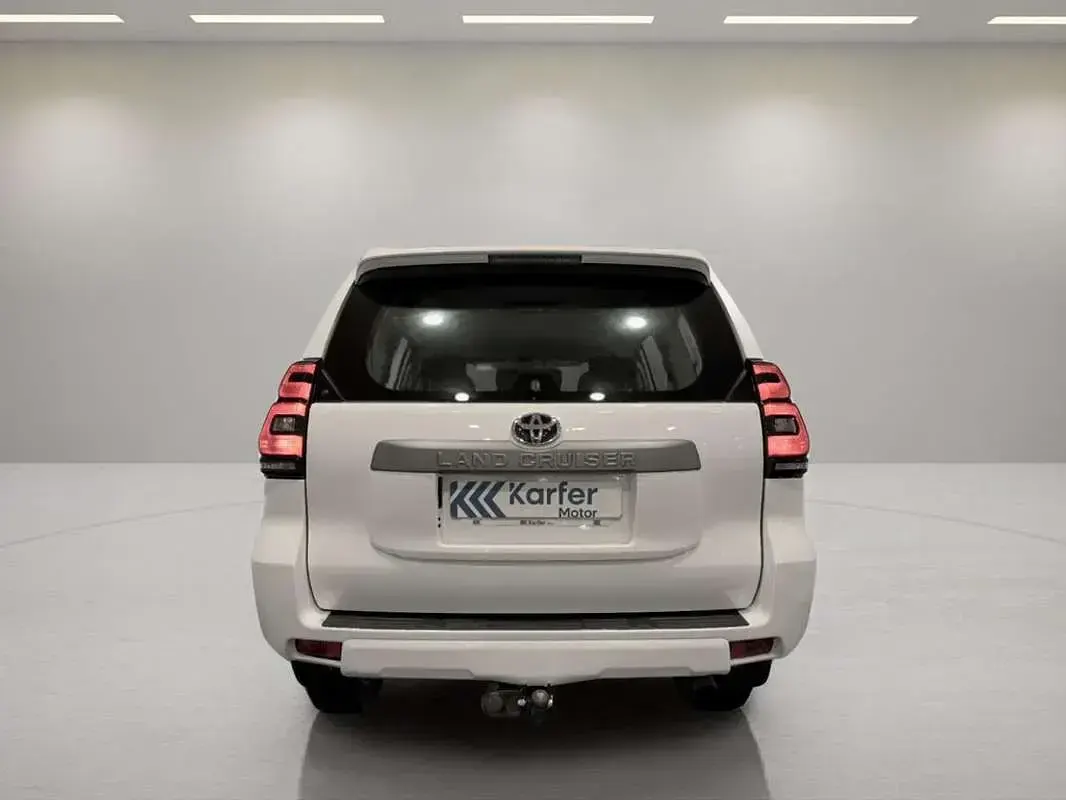 Używany Toyota Land Cruiser 204 KM (150 kW) 2020 Biały SUV