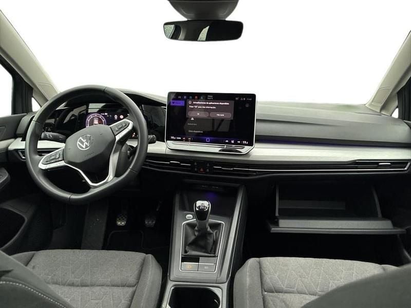 Usado VW Golf VIII 116 CV (85 kW) 2025 Gris / plata Berlina