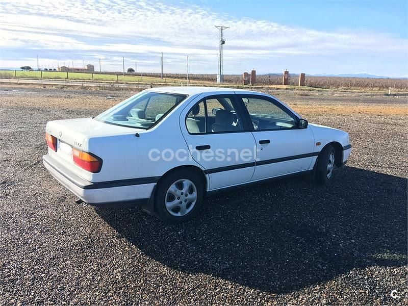 Usado Nissan Primera 90 HP (66 kW) 1994 Branco Sedan