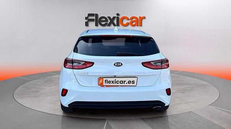 Usado Kia Ceed 120 CV (88 kW) 2019 Blanco Utilitario