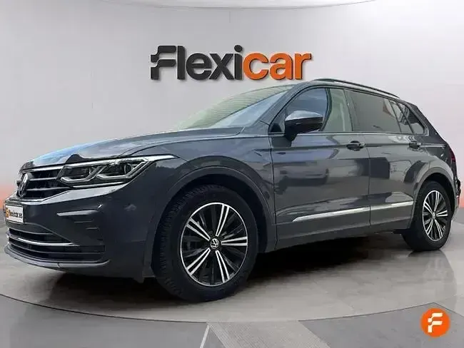 Usado VW Tiguan Life 150 CV (110 kW) 2022 Azul SUV