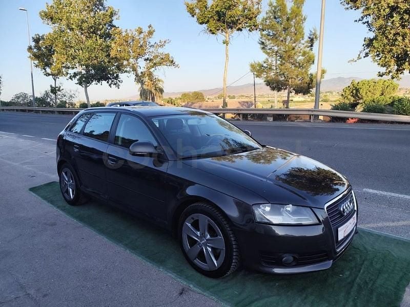 Usado Audi A3 Ambition 140 CV (102 kW) 2012 Negro Utilitario