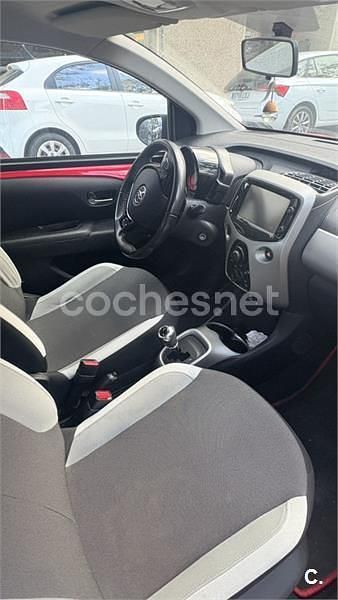 Usado Toyota Aygo X-cite 69 CV (50 kW) 2018 Rojo Utilitario