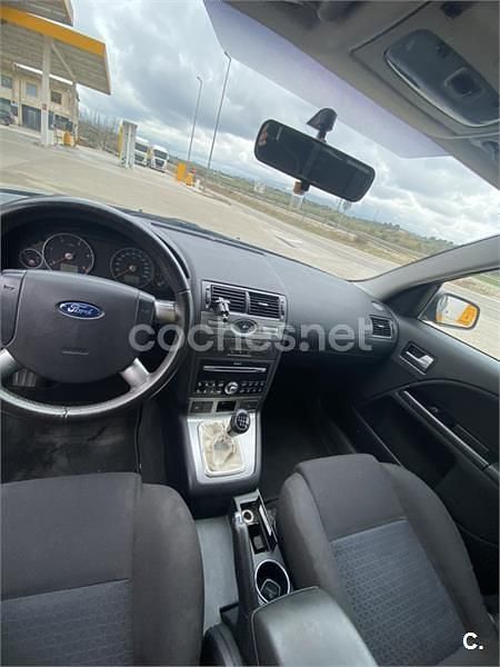 Gris / plata Usado 2004 Ford Mondeo Futura Berlina | 2800 € (Precio justo) - Imagen 1/4