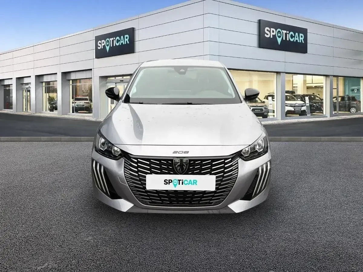 Usado Peugeot 208 Allure 100 CV (73 kW) 2025 Gris / plata Utilitario
