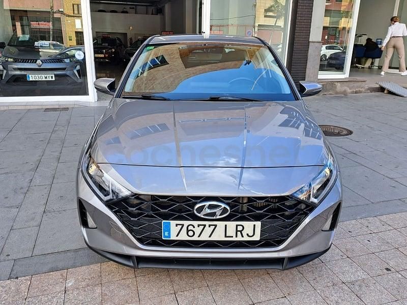Usado Hyundai i20 100 CV (73 kW) 2021 Gris / plata Utilitario