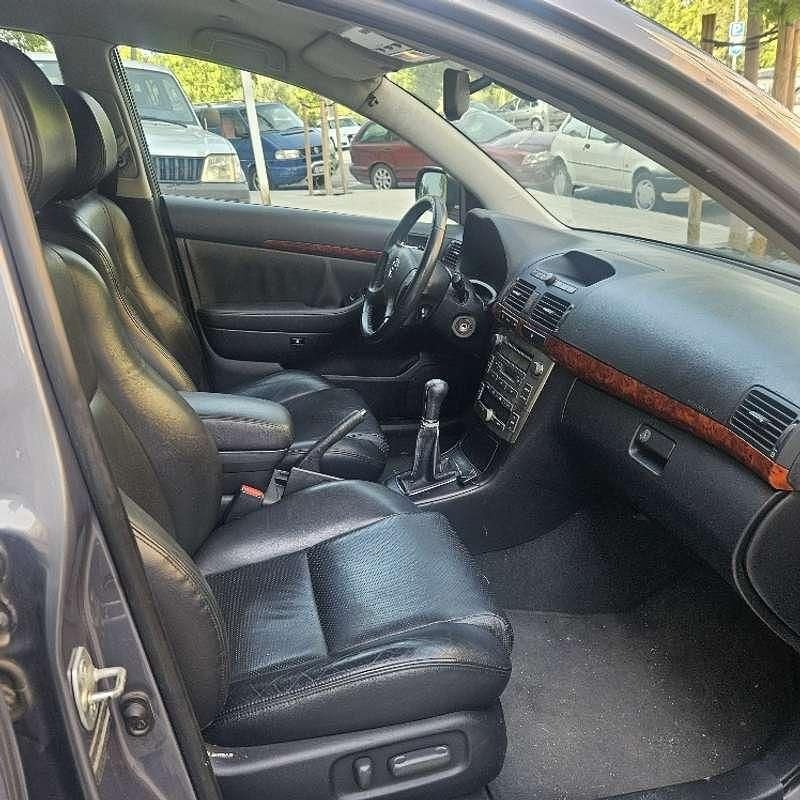 Usado Toyota Avensis Executive 147 CV (108 kW) 2004 Gris Berlina