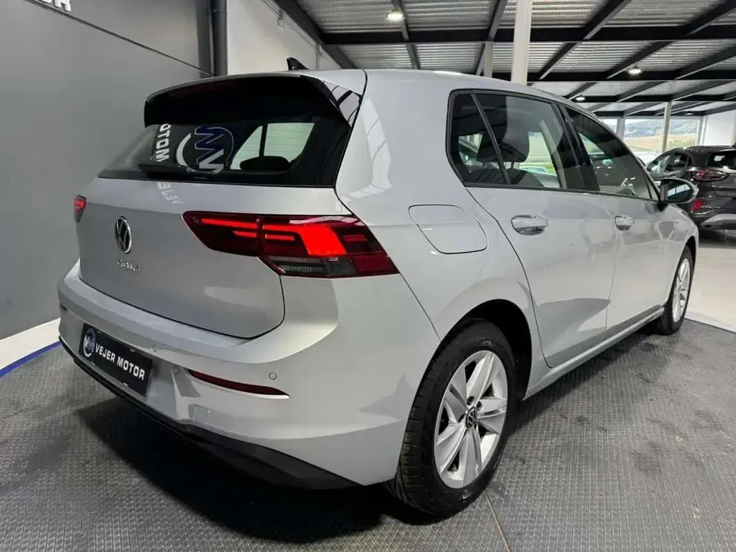 Usado VW Golf VIII Life 116 CV (85 kW) 2020 Gris Utilitario